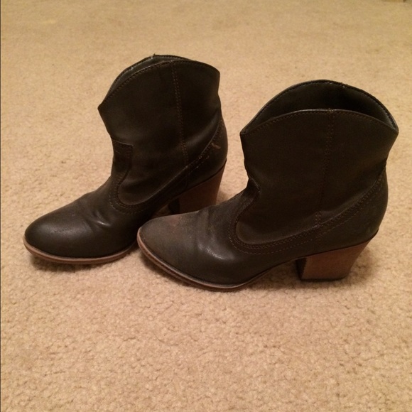 Cute brown booties!