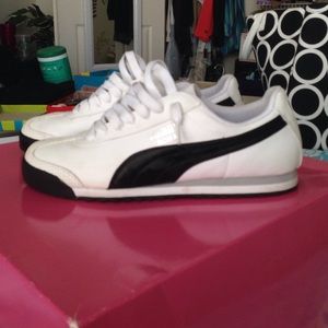 Puma Roma in black and white