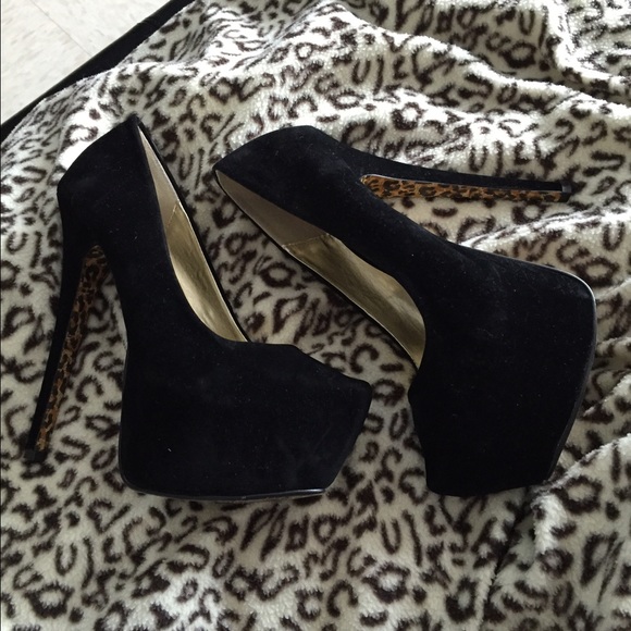 Brand new worn once Bumper brand heels size 7.5