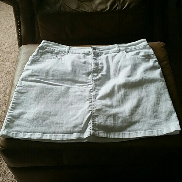 *** SOLD*** Croft & Barrow Skort 16W NWOT