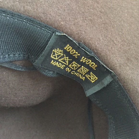 Cute hat! Never worn - Picture 3 of 4