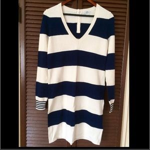Wallace- V-Neck Sweater Dress- Navy Blue / Ivory