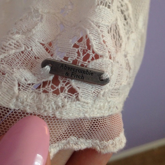 A&F Lace Crop - Picture 3 of 4