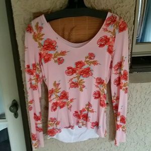 **sold** Long sleeve floral top