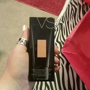 Vs tinted moisturizer / primer