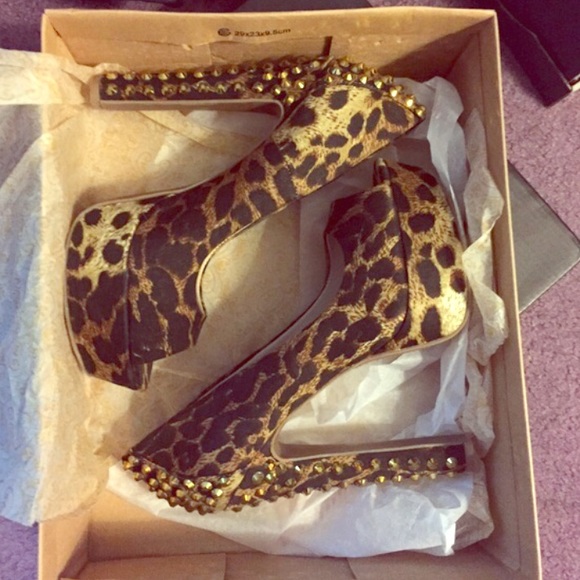 Leopard platform heels with gold studs on back - Picture 1 of 4