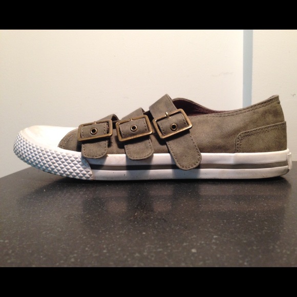 Air walk sneakers