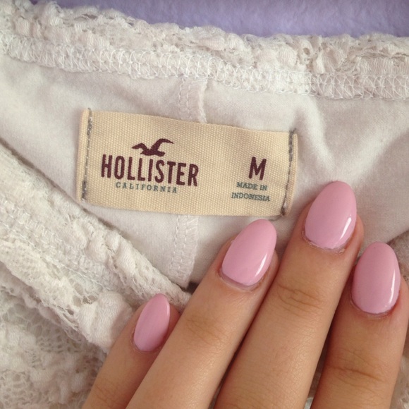 Hollister Lace Festival Crop - Picture 2 of 3