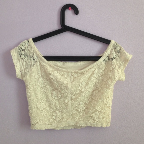 Hollister Lace Festival Crop - Picture 3 of 3