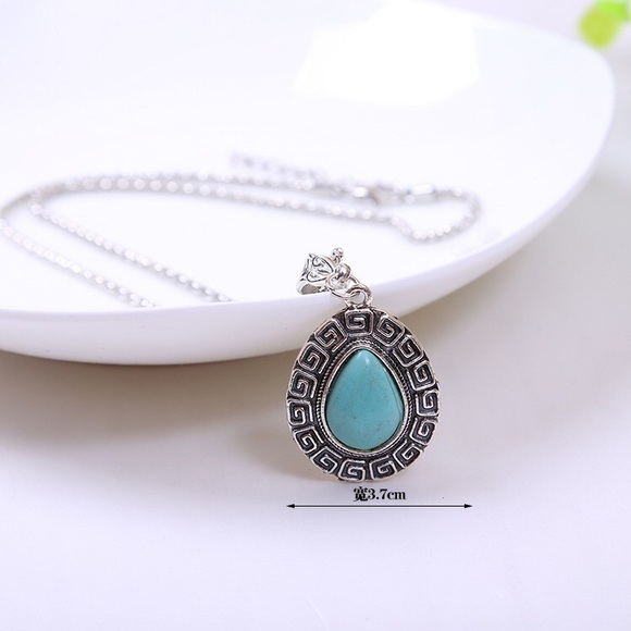 Jewelry - Oval turquoise necklace