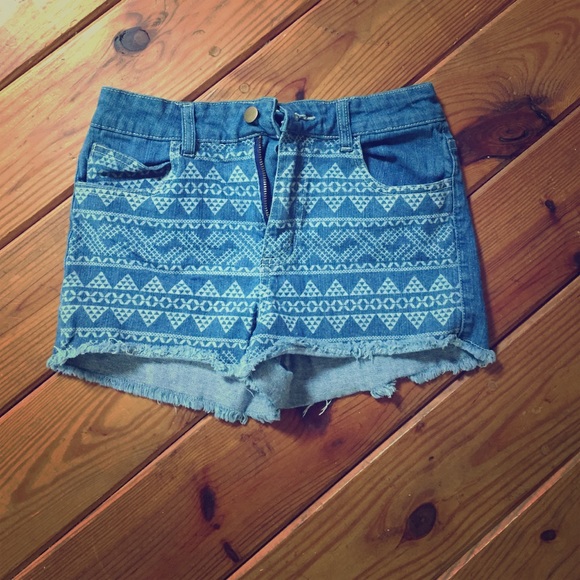 Forever21 Aztec Print Denim Shorts🌵 - Picture 1 of 3