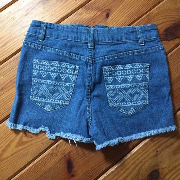 Forever21 Aztec Print Denim Shorts🌵 - Picture 2 of 3