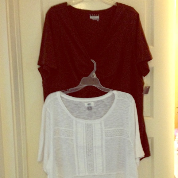 Two tops, XXL and 2X