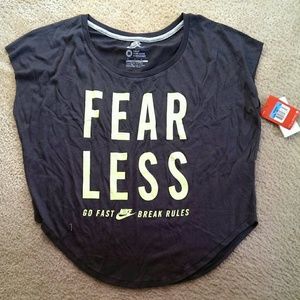 Nike sportswear top. Slim Fit