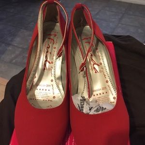 Jerry style red pumps in the style Frida