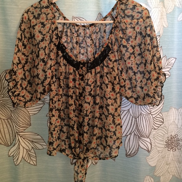 Floral/black tie-front blouse