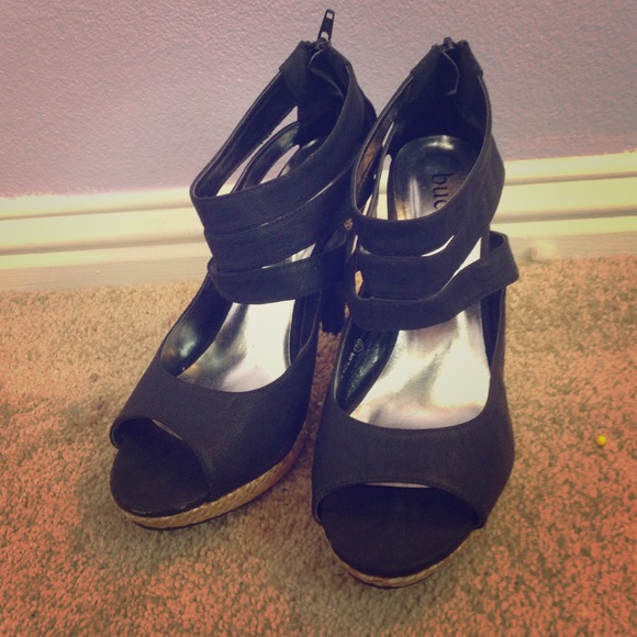 Bucco black heels