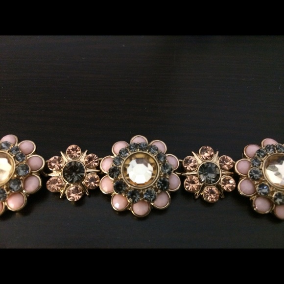 Stunning lavender/pink jeweled necklace!