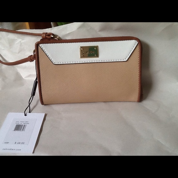 ‼‼️️SOLD‼️‼️Calvin Klein Wristlet - Picture 2 of 4