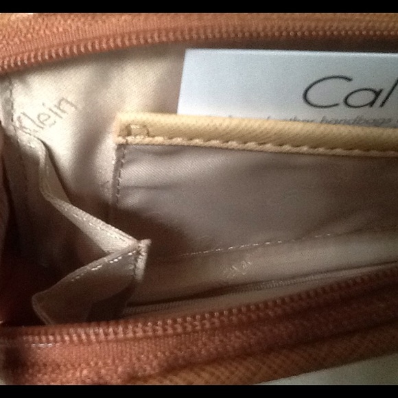 ‼‼️️SOLD‼️‼️Calvin Klein Wristlet - Picture 3 of 4