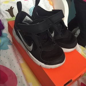 Child black nike
