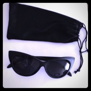 Cat Eye Sunglasses with protective sleeve