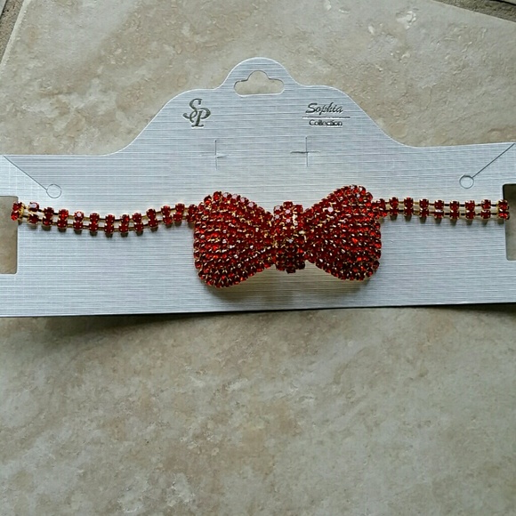 Bowtie necklace