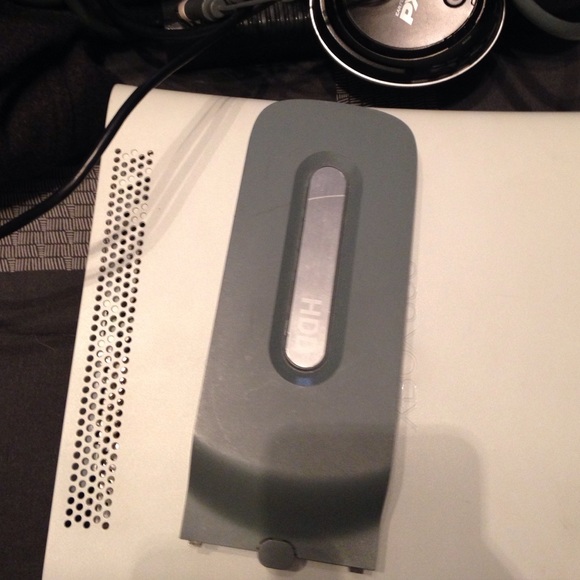 Xbox 360 bundle - Picture 2 of 5