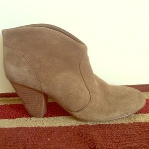 Cute ankle tan/grey suede boots