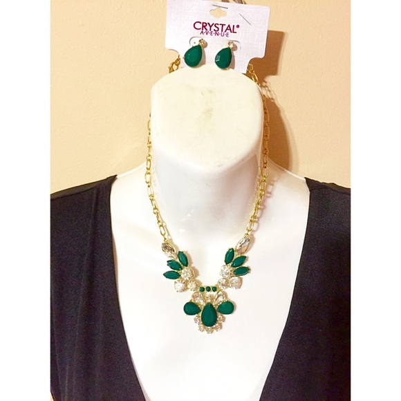 GREEN NECKLACE WITH FREE EARRING - Picture 2 of 3