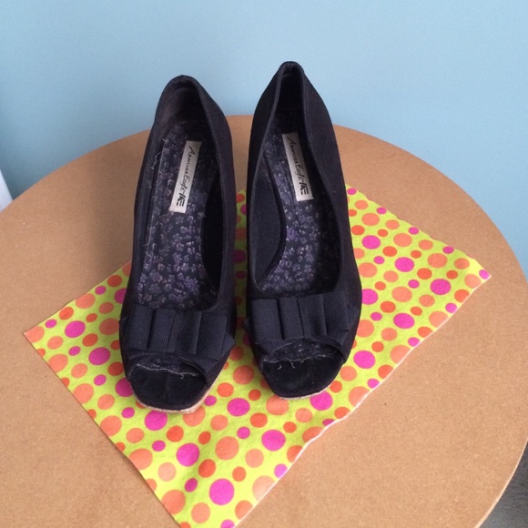 Black suede wedge peep toes with bow - Picture 1 of 3