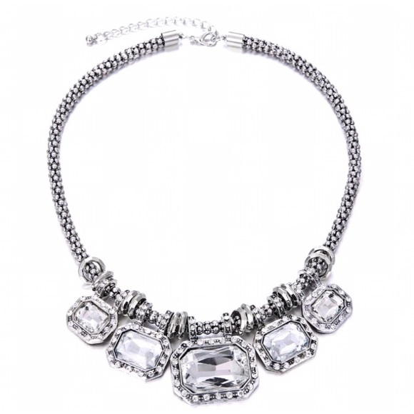 ๐ Rhinestone Statement Necklace - Picture 2 of 7