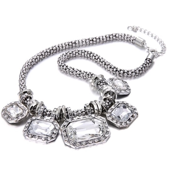 ๐ Rhinestone Statement Necklace - Picture 6 of 7