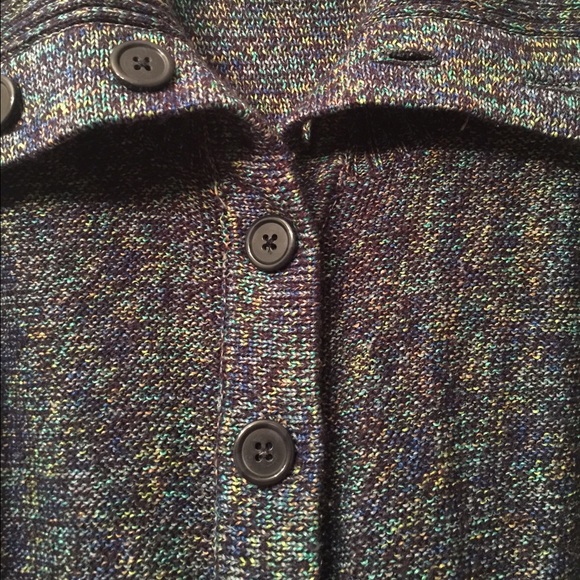 Super comfy and cute sweater! Size Medium. - Picture 3 of 4