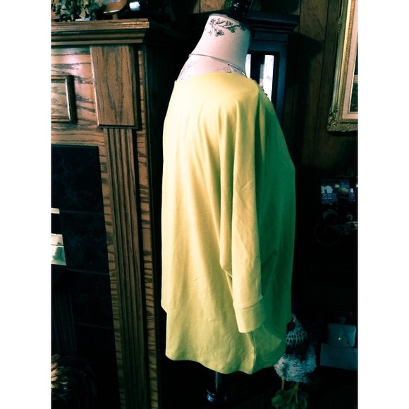 OVERSIZED TOP💥newlisting💥5-15-15 - Picture 3 of 3