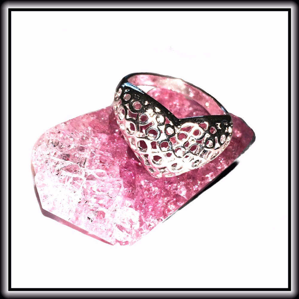 STERLING SILVER HEART RING 🎉HP🎉 - Picture 1 of 6