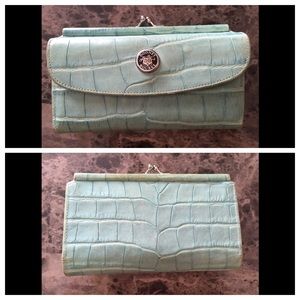 Dooney & Bourke croc wallet