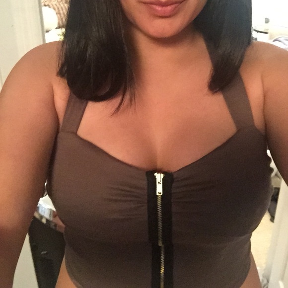 TAN ZIP FRONT CROP TOP