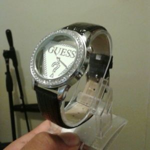 Guess fashion watch(WOW)