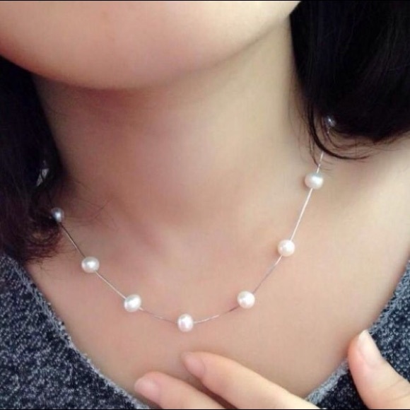 Jewelry - Floating Pearls