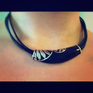 Black Pendant Choker Design with Clasp Necklace.