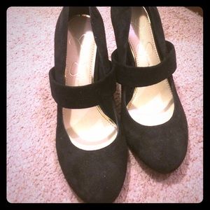 Jessica Simpson Black Pumps