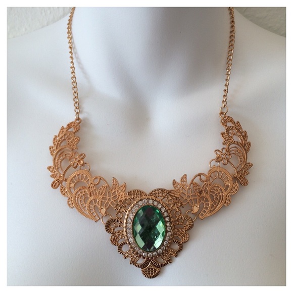 Jewelry - 🎉HP 5/27🎉 New - Crystal Green Stone Necklace