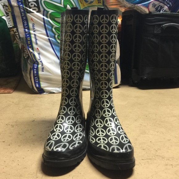 Peace  sign rain boots !