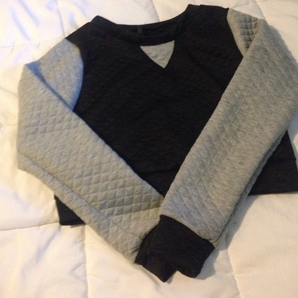 Long sleeve crop top