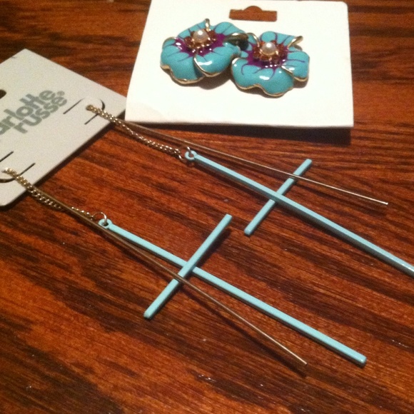 **sold**Bundle two sets of ear rings