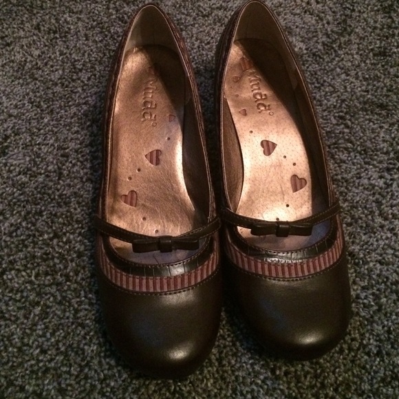 Super cute Mudd heels!!