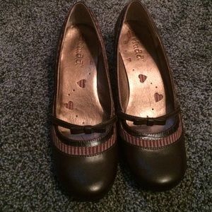 Super cute Mudd heels!!