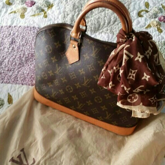 SOLD!!!!dnt buy!!!louisvuitton alma bag