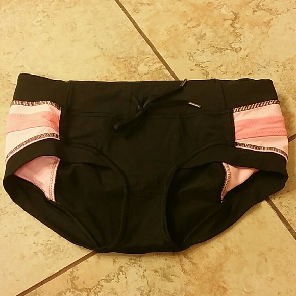 Lululemon hot yoga shorts